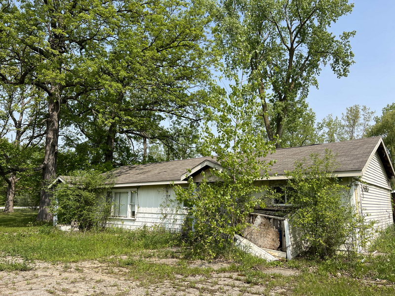 Oak Grove Motel - May 21 2023 Photo (newer photo)